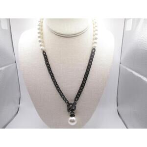 glass faux pearl pendant necklace 18" signed "W" toggle black white 0038